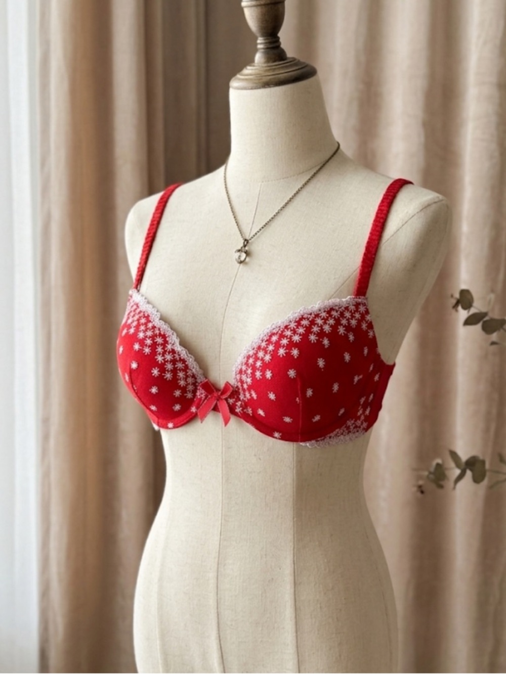 Victoria’s Secret Pout Push-Up Bra – Size 34B | Red Floral Lace | Flirty Lift